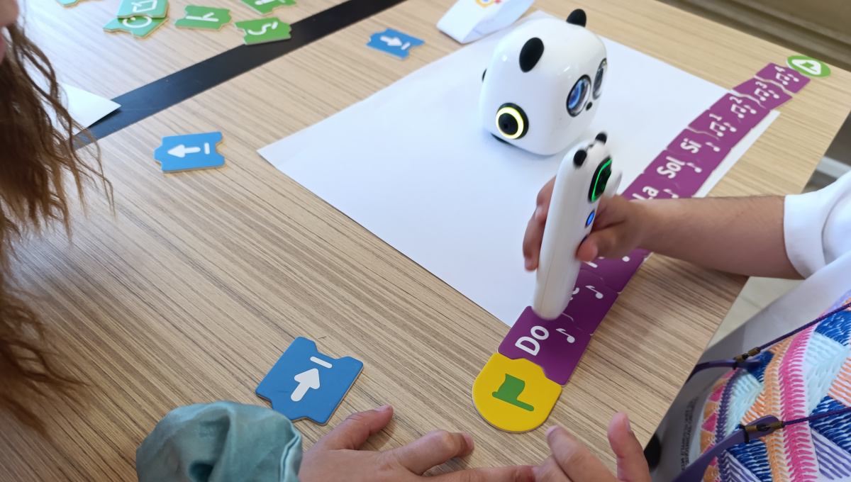 Μαθητές και εκπαιδευτικοί συμμετέχουν σε δράση ρομποτικής με mTiny στον ΠΕΚΤΠΕ Γρεβενών